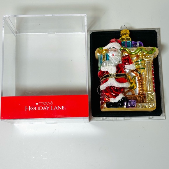 NWOT Macy's Holiday Lane Santa Coming Down The Chimney Ornament - Picture 12 of 12